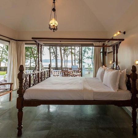 Casa Del Mer By Stayvista - Nearby Beach With, Sea-View Rooms & Coconut Farm 알리바그 외부 사진