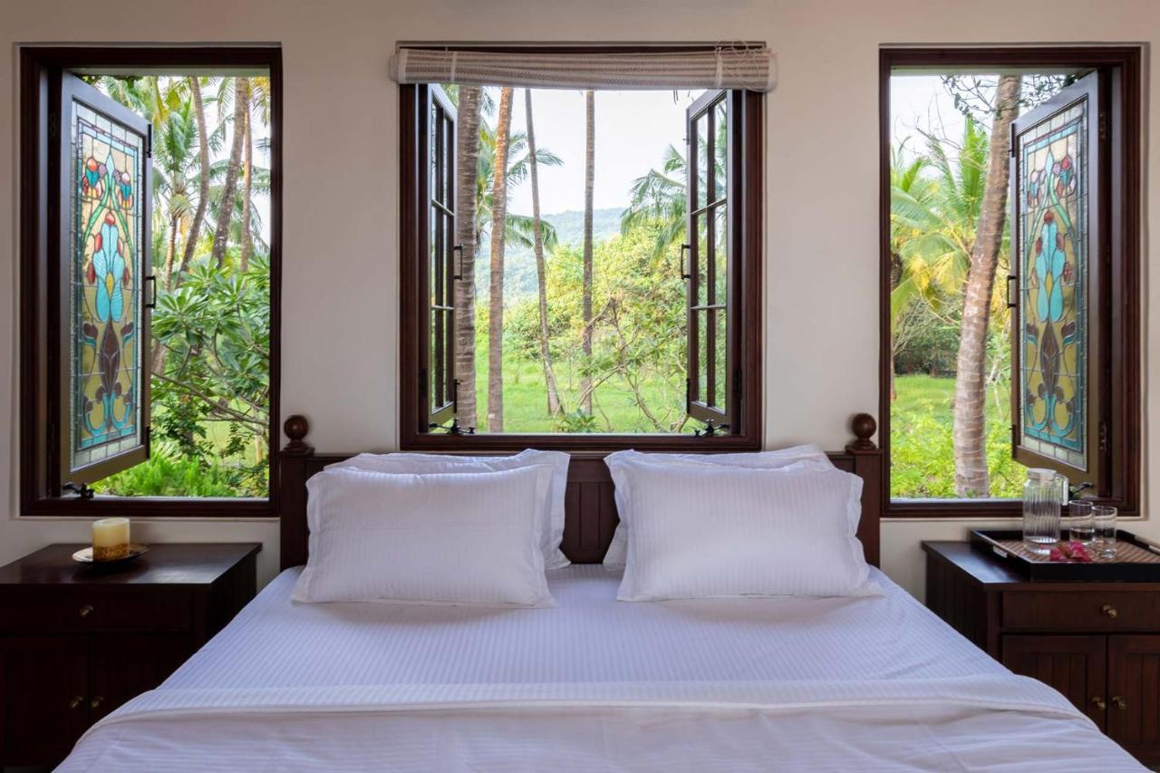 Casa Del Mer By Stayvista - Nearby Beach With, Sea-View Rooms & Coconut Farm 알리바그 외부 사진