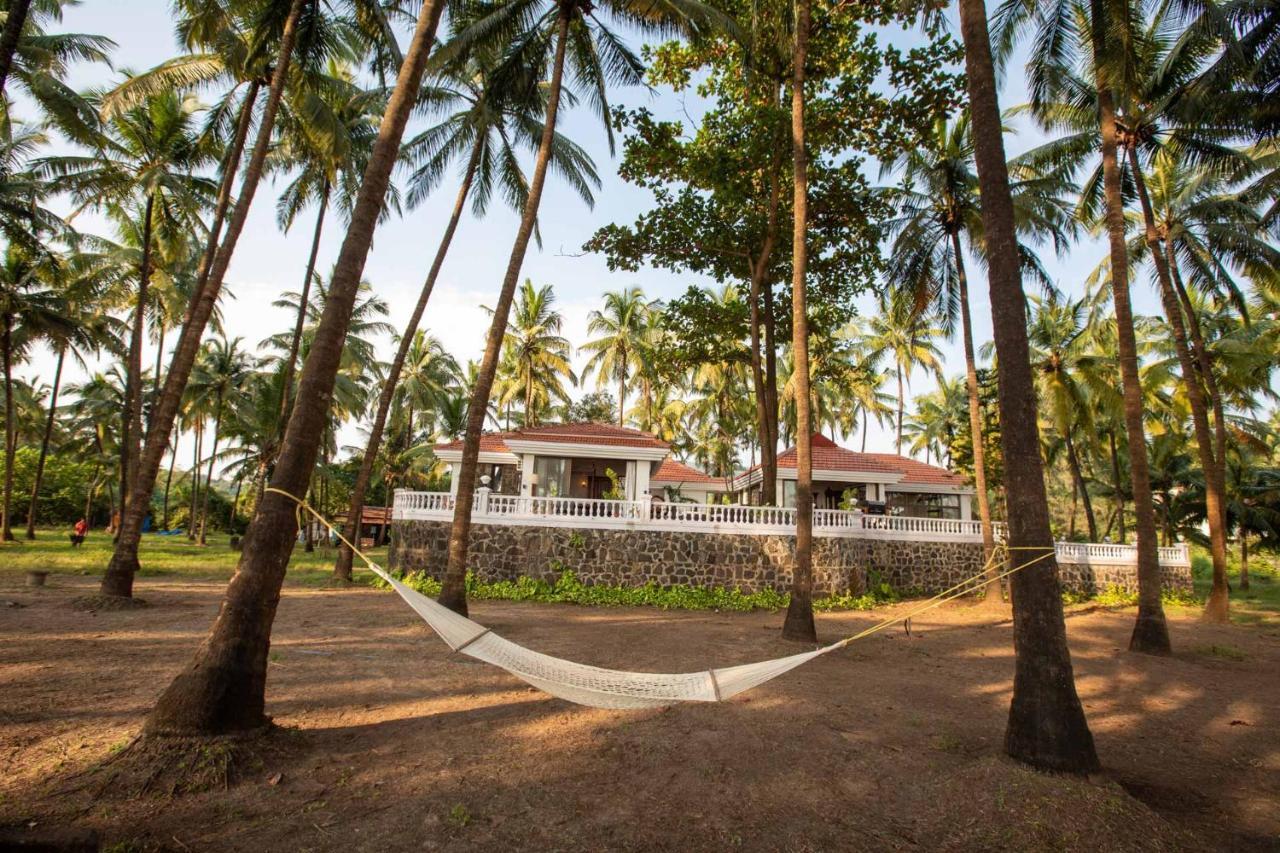 Casa Del Mer By Stayvista - Nearby Beach With, Sea-View Rooms & Coconut Farm 알리바그 외부 사진